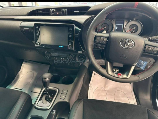 toyota-hiace-luxury-wagon-high-grade-big-3