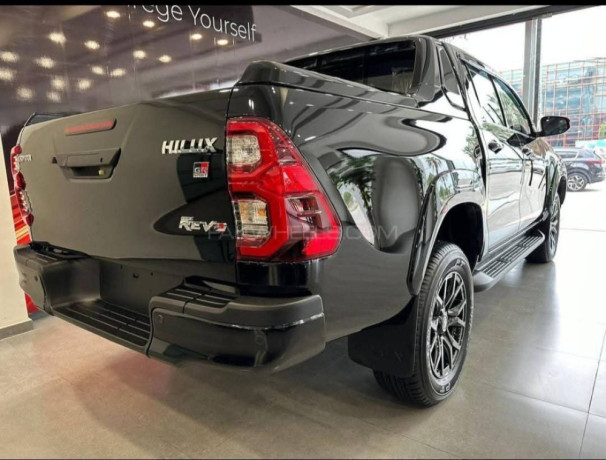 toyota-hiace-luxury-wagon-high-grade-big-1