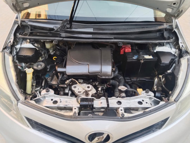 toyota-vitz-f-10-big-7