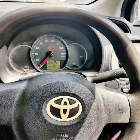 toyota-vitz-f-10-big-5