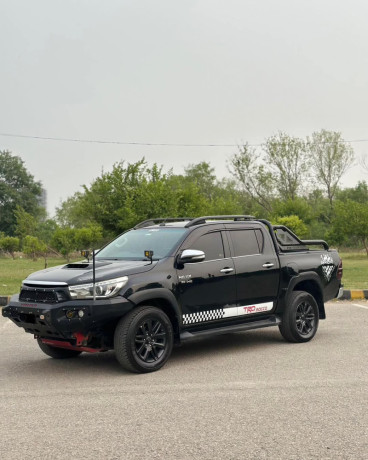 toyota-hilux-revo-rocco-big-2