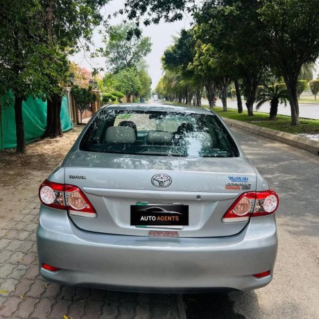toyota-corolla-altis-x-manual-16-big-3