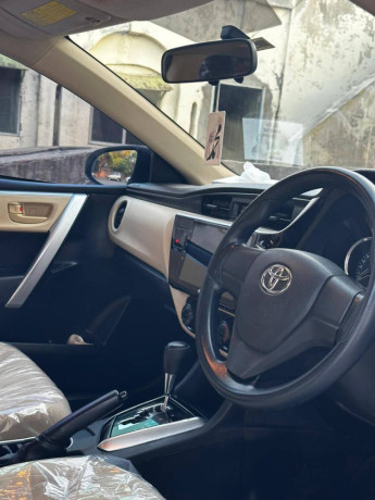 toyota-corolla-altis-x-manual-16-big-3