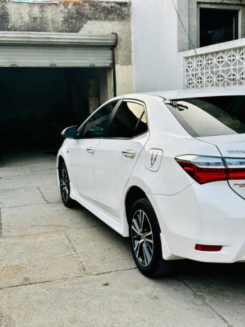 toyota-corolla-altis-x-manual-16-big-5