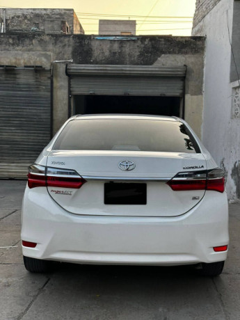 toyota-corolla-altis-x-manual-16-big-8