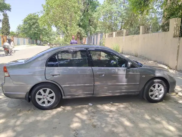honda-civic-oriel-2004-automatic-like-brand-new-big-4