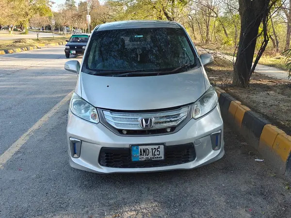 hondafreed2014-model-islamabad-big-5
