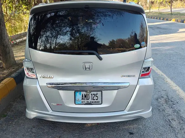 hondafreed2014-model-islamabad-big-4