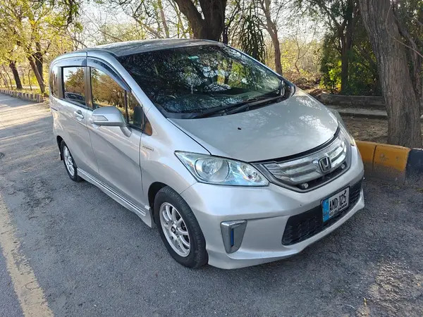 hondafreed2014-model-islamabad-big-3