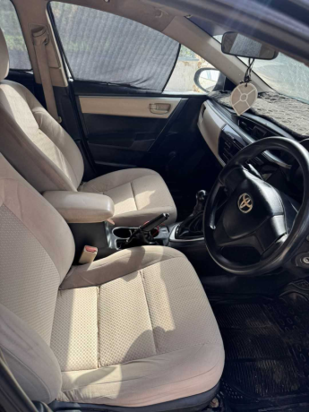toyota-corolla-altis-x-manual-16-big-3