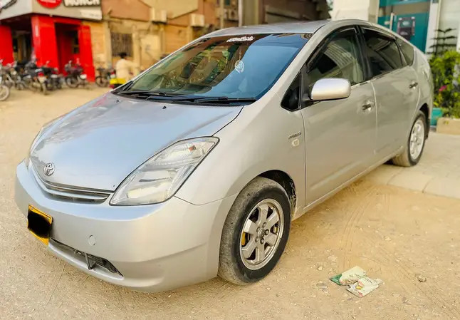 toyota-prius-15-2010-big-2