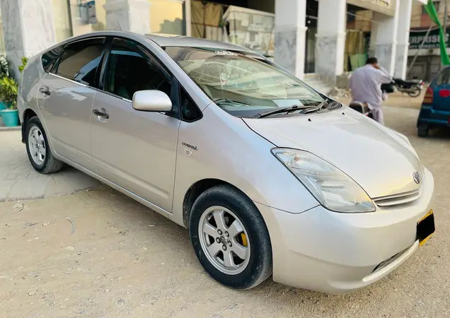 toyota-prius-15-2010-big-1