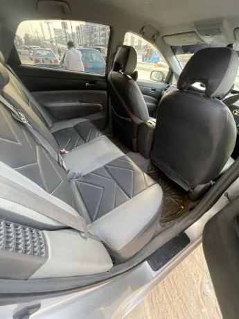 toyota-prius-15-2010-big-6