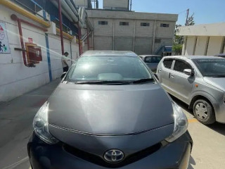 toyota-prius-alpha