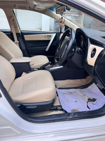 toyota-corolla-altis-x-cvt-i-18-big-9