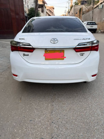 toyota-corolla-altis-x-cvt-i-18-big-2