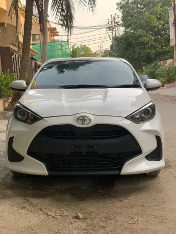 toyota-yaris-hatchback-japanese-model-202124-big-0