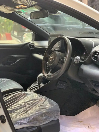 toyota-yaris-hatchback-japanese-model-202124-big-6
