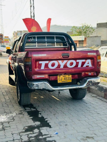 toyota-hilux-e-big-0