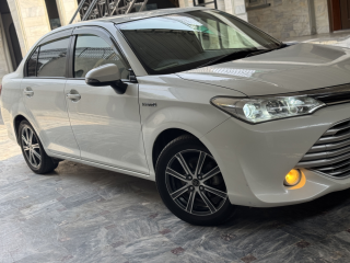 toyota-corolla-axio-hybrid-15