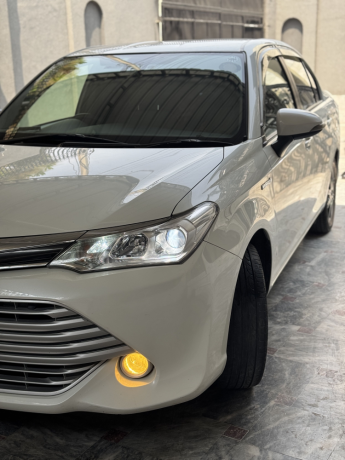 toyota-corolla-axio-hybrid-15-big-1