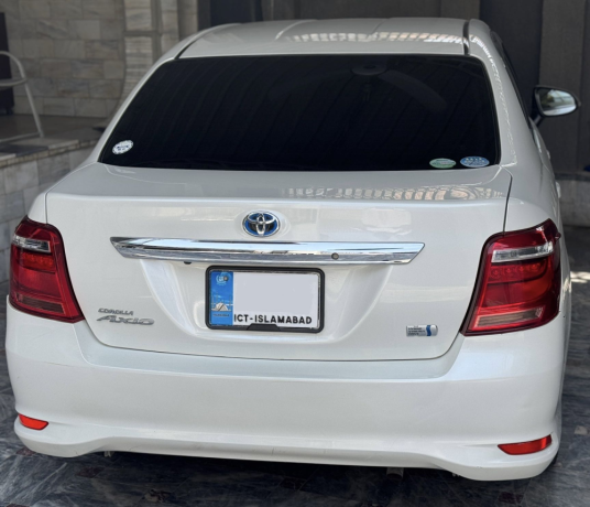 toyota-corolla-axio-hybrid-15-big-5