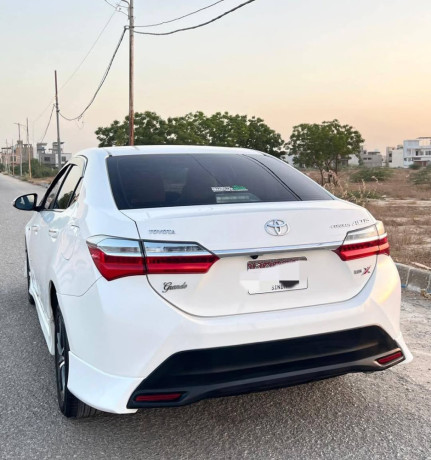 toyota-corolla-altis-x-cvt-i-18-big-4
