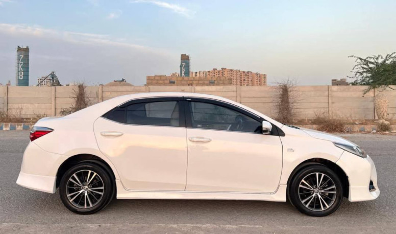 toyota-corolla-altis-x-cvt-i-18-big-7