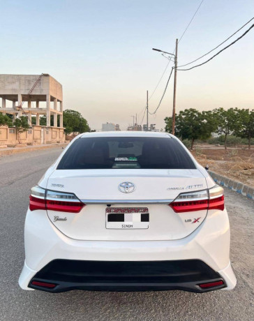 toyota-corolla-altis-x-cvt-i-18-big-5