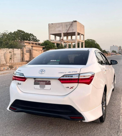 toyota-corolla-altis-x-cvt-i-18-big-3