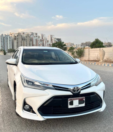 toyota-corolla-altis-x-cvt-i-18-big-1