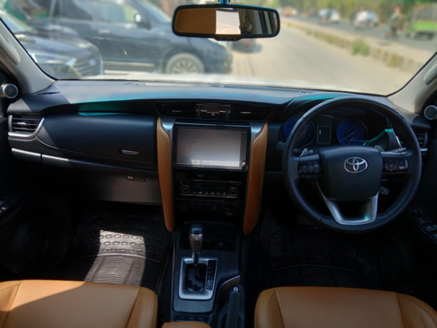 toyota-fortuner-28-sigma-4-big-3