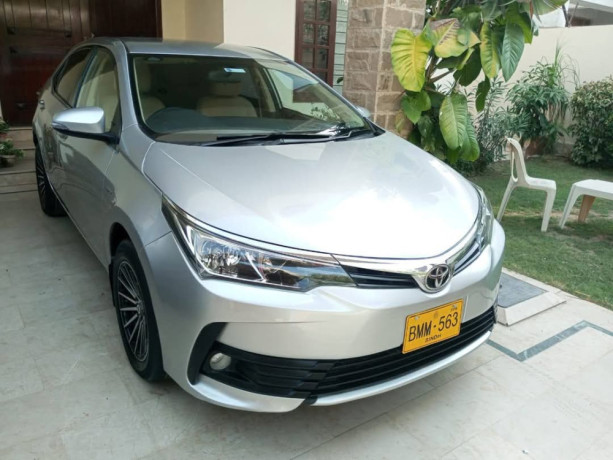 toyota-corolla-altis-16-x-cvt-i-big-1