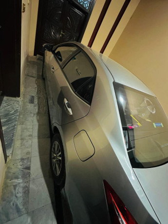 toyota-corolla-altis-x-manual-16-big-7