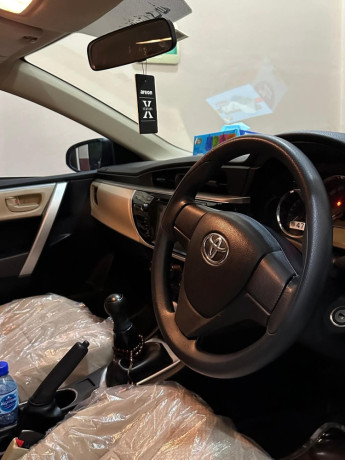 toyota-corolla-altis-x-manual-16-big-8