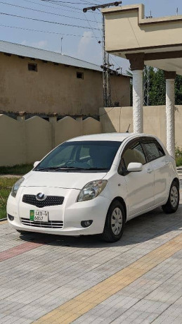 toyota-vitz-f-10-big-2