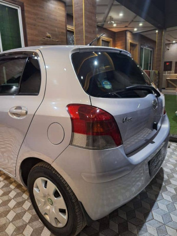 toyota-vitz-f-13-big-2