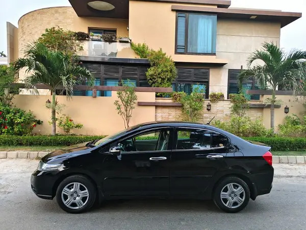 honda-city-ivtec-prismatic-model-2018-black-beauty-only-46000-kms-done-big-11