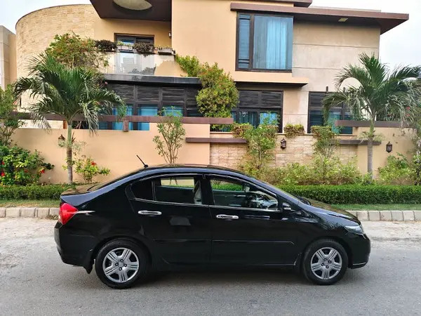 honda-city-ivtec-prismatic-model-2018-black-beauty-only-46000-kms-done-big-10