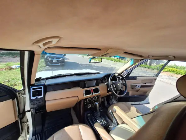 range-rover-vogue-2004-model-big-3