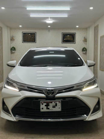 toyota-corolla-altis-x-cvt-i-18-big-0