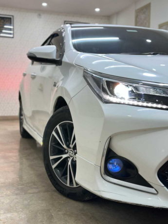 toyota-corolla-altis-x-cvt-i-18-big-1