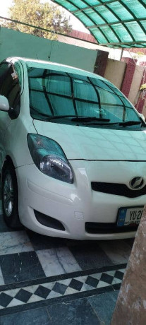 toyota-vitz-f-10-big-0