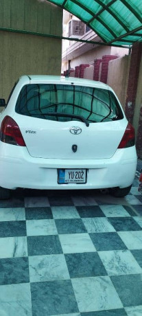 toyota-vitz-f-10-big-3