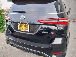 toyota-fortuner-gr-s