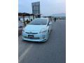 toyota-prius-alpha-g-small-8