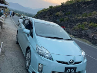toyota-prius-alpha-g