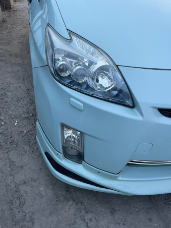toyota-prius-alpha-g-big-5