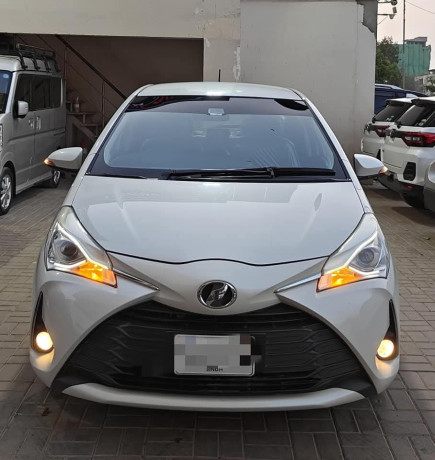 toyota-vitz-10f-safety-edition-iii-big-0