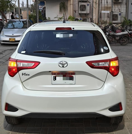 toyota-vitz-10f-safety-edition-iii-big-1